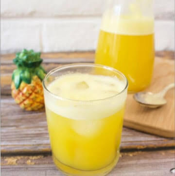 Agua De Piña Gde.